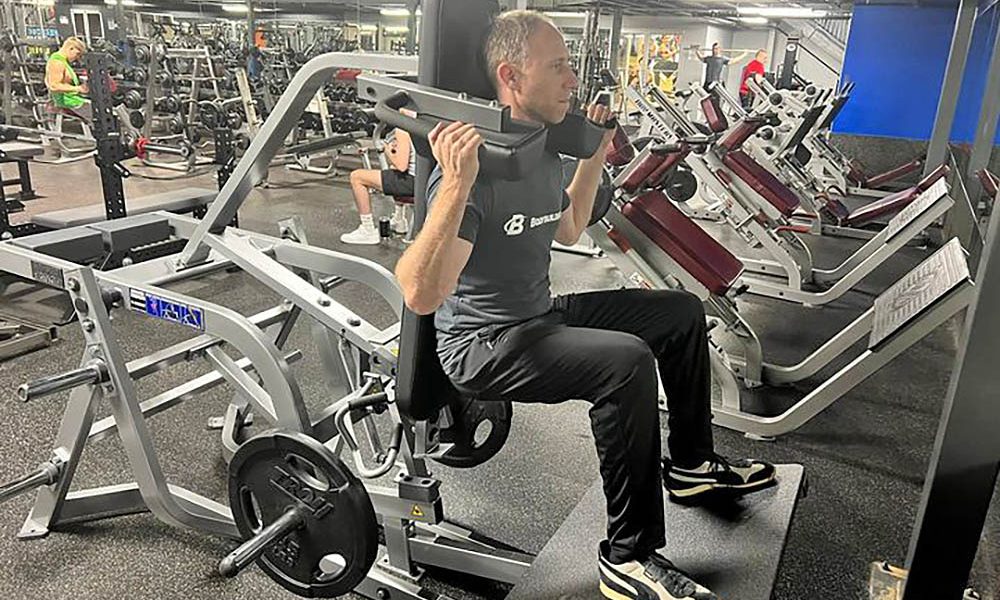 Four Seasons Fitness V-Squat